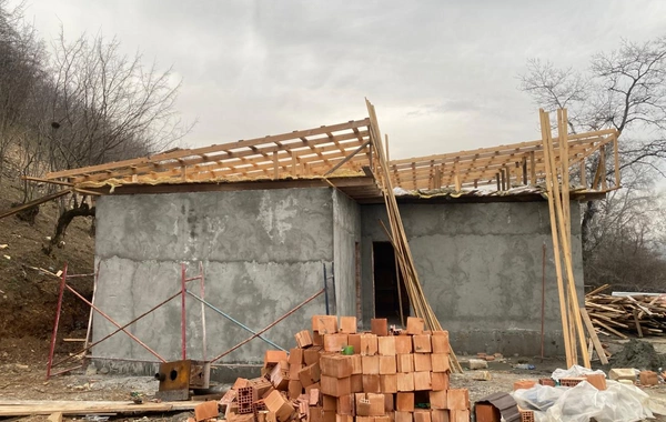 Qəbələdə meşə fondu torpağında qanunsuz tikinti aşkarlanıb, qanunamüvafiq tədbirlər görülüb