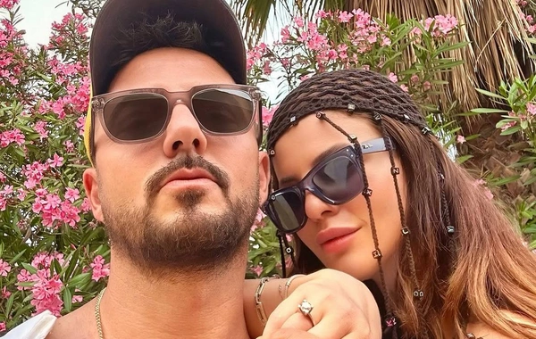 47 yaşlı Gökhan Özen ikinci dəfə ailə qurur - Nişanlısı ilə görüntülərini paylaşdı