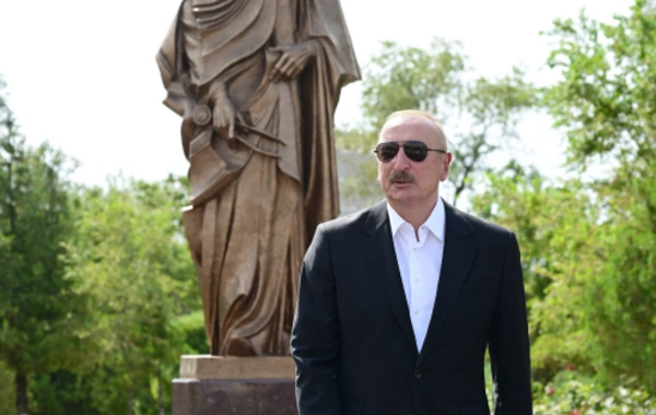 Naxçıvandakı "Əcəmi seyrangahı" istirahət kompleksində memar Əcəmi Naxçıvaninin abidəsi açılıb