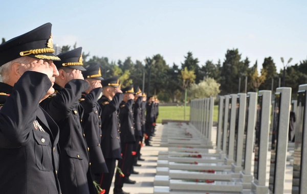 DİN-in hərbi qulluqçuları və polis əməkdaşları Zəfər parkını ziyarət ediblər