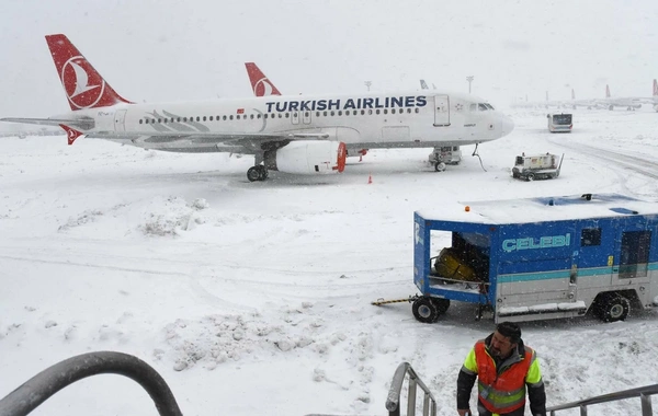 İstanbulda uçuşlar ləğv edildi