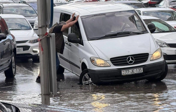 Çapayevdə nəqliyyatın hərəkəti iflic olub