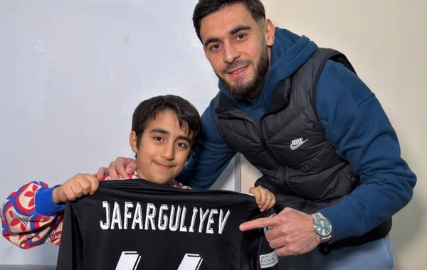 Elvin Cəfərquliyev sığınacaqda "Qarabağ"ın oyununu tək izləyən Əkbərlə görüşüb