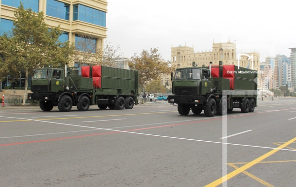 В Баку прошел марш военнослужащих в честь Дня Победы