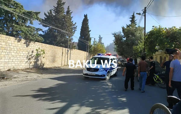 Biləcəridə yanğın səbəbindən polis əməkdaşları əraziyə nəzarəti gücləndirib
