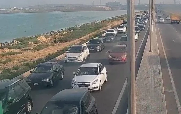 Bakıda 14 istiqamətdə tıxac müşahidə olunur