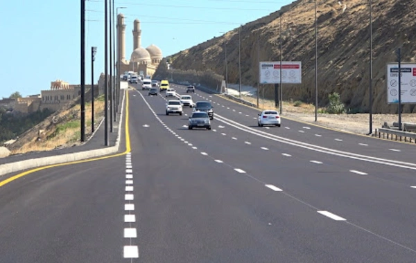 Bibiheybət yolunda torpaq sürüşməsi təhlükəsi – hərəkət qismən məhdudlaşdırılıb