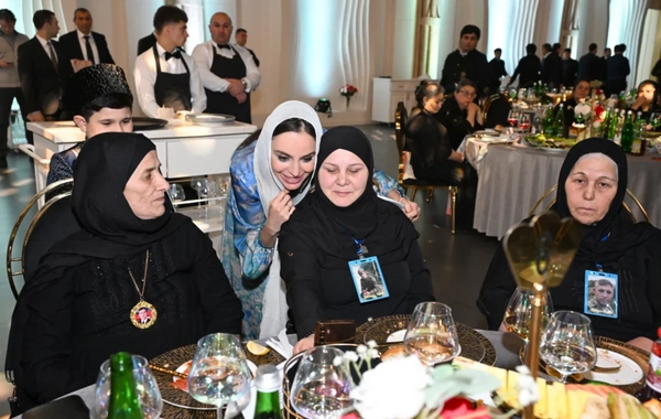 Leyla Əliyeva şəhid ailələri ilə birlikdə iftar süfrəsində iştirak edib