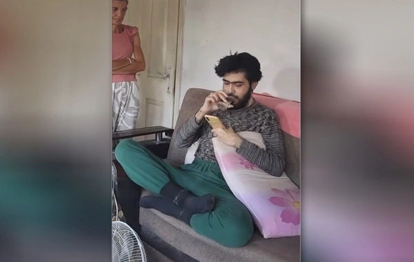 23 yaşlı gənc güclü zəlzələdən sonra çölə çıxmır