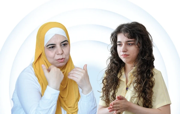 Ana qızı ilə eyni ildə ali məktəbi bitirdi: 20 il sonra gerçəkləşən arzu