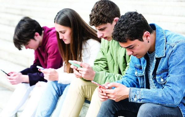 Azərbaycanda 16 yaşdan aşağı uşaqların sosial şəbəkələrdə hesab açmasının qadağan olunması təklif edilir