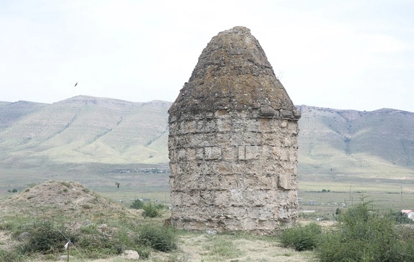 Xocalı türbəsinə bitişik məqbərə yeri aşkar edilib