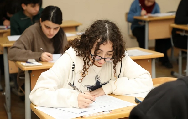 Buraxılış imtahanında dörd nəfərdə mobil telefon aşkarlanıb