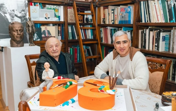 Anar Ələkbərov Xalq rəssamı Ömər Eldarovu evində ziyarət edib