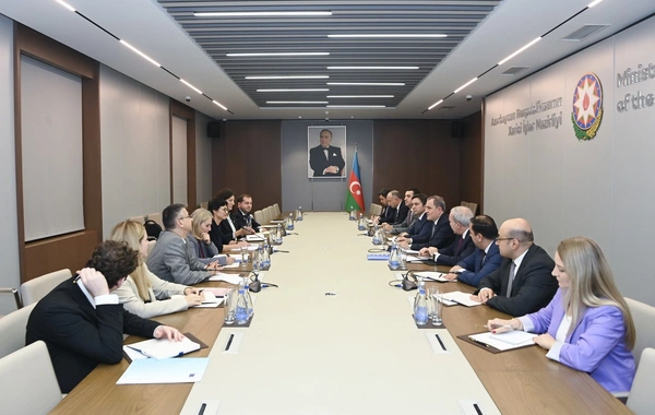 Jeyhun Bayramov discussed regional agenda issues with the EU Commissioner
