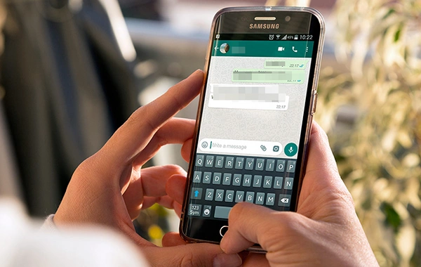 В Азербайджане пара продавала личную переписку пользователей WhatsApp