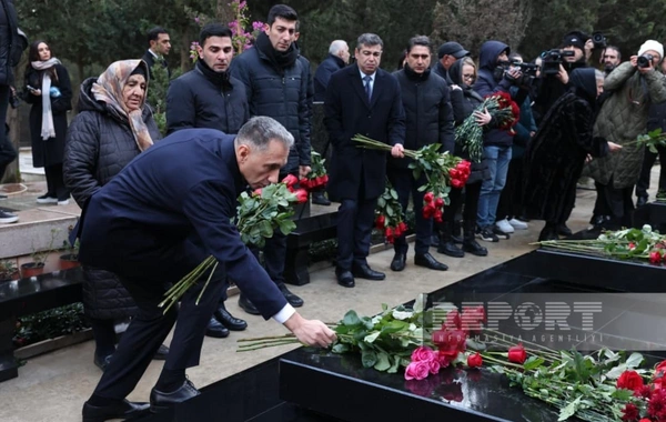 AZAL təyyarəsinin qəzaya uğramasının ildönümü ilə bağlı İkinci Fəxri xiyabanda məzarlar ziyarət edilib