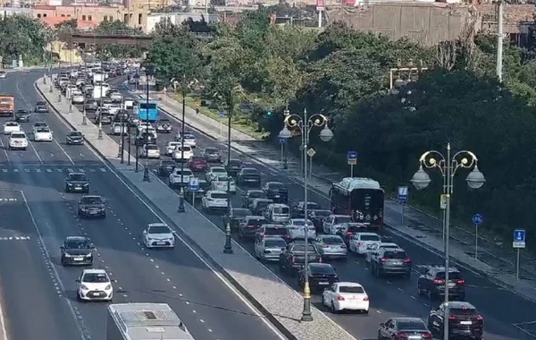 Bakının bir sıra yollarında tıxac yaranıb