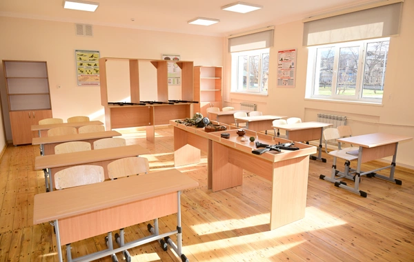 Здание полной средней школы номер 1 в поселке Кяркиджахан сдано в пользование после капитального ремонта