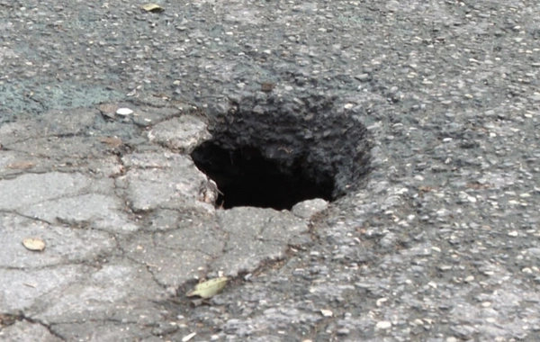 Yasamalda qəza riski: Təhlükə yaradan boru xəttinin kimə məxsus olduğu tapılmır