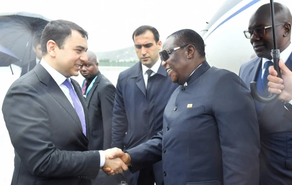 Zimbabvenin Vitse-prezidenti Azərbaycana səfərə gəlib