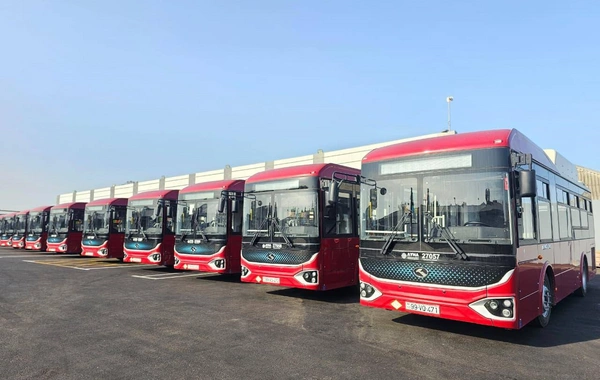 В Баку обновляют автобусы маршрута №93.