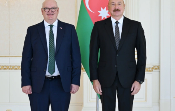 Prezident İlham Əliyev Böyük Britaniyanın Azərbaycanda yeni təyin olunmuş səfirinin etimadnaməsini qəbul edib
