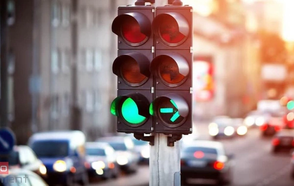 Bakıda bu svetoforlar süni intellketlə işləyir