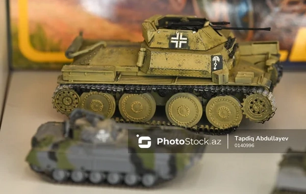 17 yaşında təyyarə idarə edən pilotun miniatür dünyasından FOTOREPORTAJ