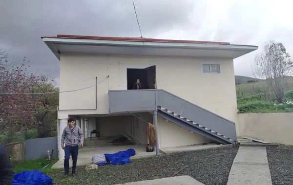 Очередные группы бывших вынужденных переселенцев прибыли в Агдере и Ходжалы: вручены ключи от домов