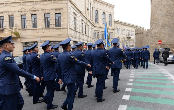 Bakıda hərbiçilərin Zəfər yürüşü BAŞLADI