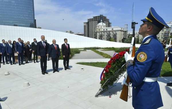 Slovakiya Milli Şurasının sədri Zəfər parkını ziyarət edib