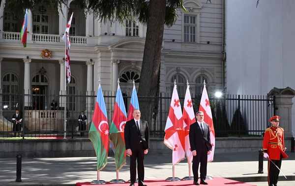 Prezident İlham Əliyevin Tbilisidə rəsmi qarşılanma mərasimi keçirilib