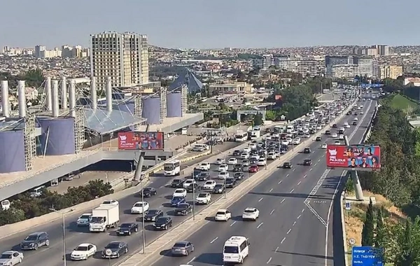 Bakının bəzi yollarında nəqliyyatın sıxlığı müşahidə olunur