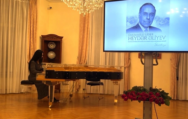 Niderlandda Ulu Öndər Heydər Əliyevin anım günü qeyd edilib