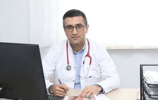 Tanınmış həkim vəzifəsindən AZAD EDİLDİ