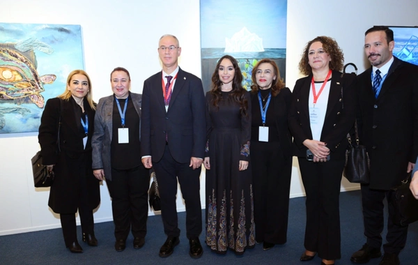 Leyla Əliyeva "Mənim dənizlərim, mənim okeanlarım" sərgisini ziyarət edib