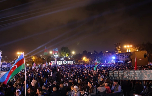 В Баку концерт по случаю Дня Победы завершился фейерверком