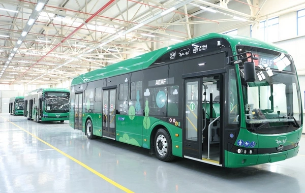 Sumqayıt Sənaye Parkında istehsal olunan ilk elektrik avtobusu "BakuBus"a təqdim olunub
