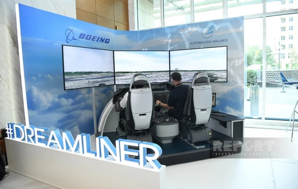 AZAL демонстрирует в Баку симулятор полета Boeing 787 Dreamliner