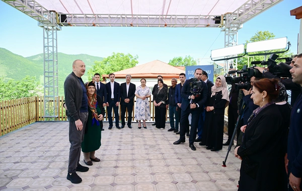 Prezident İlham Əliyev Şuşanın Böyük Qaladərəsi kəndində görülən işlərlə tanış olub, sakinlərlə görüşüb