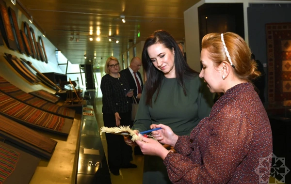 Litvanın Baş naziri Milli Xalça Muzeyini ziyarət edib