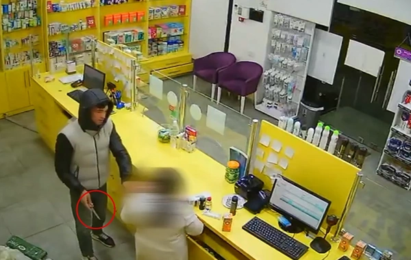 In Azerbaijan, a robber threatened a pharmacist with a knife and stole 500 manats