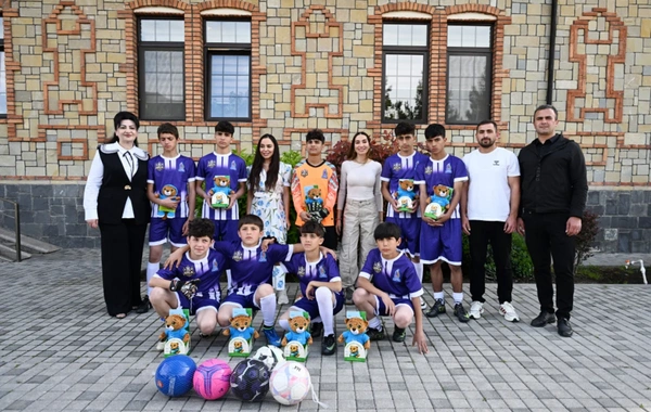 Лейла Алиева и Арзу Алиева посетили в Шеки детский дом учреждения социальных услуг