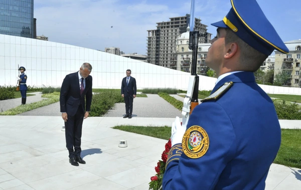Slovakiya Milli Şurasının sədri Zəfər parkını ziyarət edib