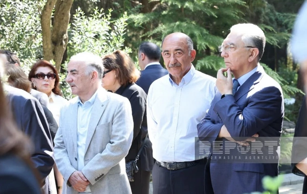 Elçinin anım mərasimində qəbirüstü abidəsinin açılışı olub
