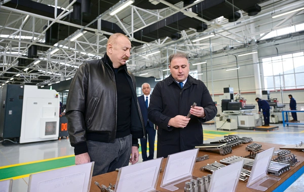 İlham Əliyev Tərtər elektromexanika zavodunun yenidənqurmadan sonra açılışında iştirak edib