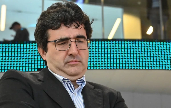 FIDE Kramnikə qarşı etika komissiyasına şikayət edib - Səbəb Naroditskinin ölümü ilə bağlı dedikləridir