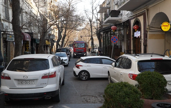 "Fəvvarələr meydanı"nda TƏLİM - Yanğınsöndürən maşınlar sərbəst hərəkət edə bilmədi
