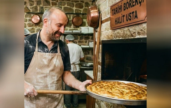Halit Ergenç Londonda dükanlar açıb, 2 ton börek satdı